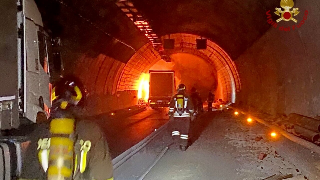 Camion contro una parete, chiuso ai tir il Tunnel  del Frejus